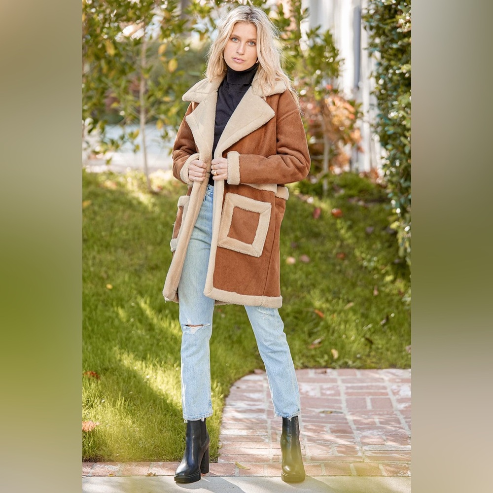 Feels Natural Tan Faux Fur Coat
Blank NYC - Large